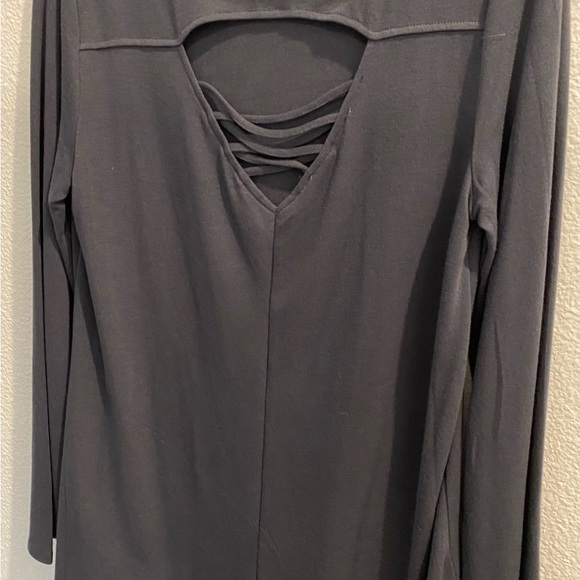 Indigo Threads charcoal top with back detail. - Picture 6 of 6